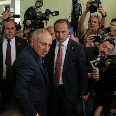 Urnas abertas na Arménia para legislativas marcadas por desinformação pró-Rússia