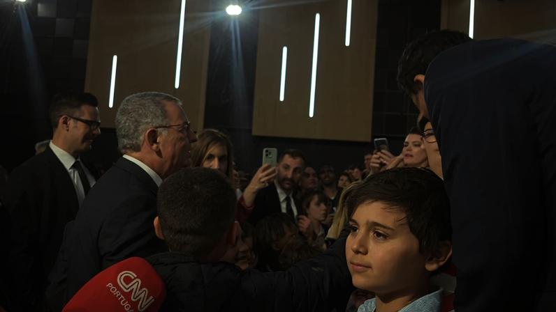 Presidente apela a Luxemburgo para ampliar o ensino de português.