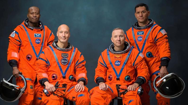 Esta fotografia sem data, divulgada pela NASA esta terça-feira, 9 de junho de 2026, mostra a tripulação da Artemis III, incluindo, da esquerda para a direita, Andre Douglas, Luca Parmitano, Randy Bresnik e Frank Rubio, a posar para um retrato oficial