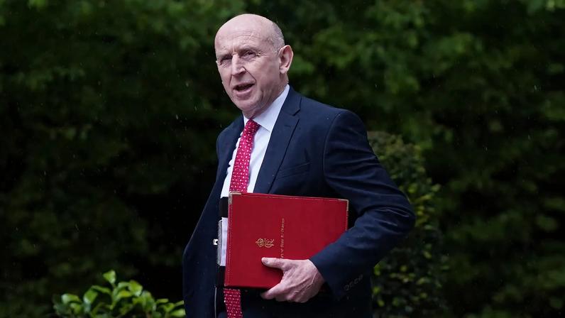 John Healey demitiu-se esta quinta-feira do cargo de Secretário de Estado para Defesa do Reino Unido