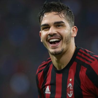 André Silva regressa ao FC Porto após nove anos