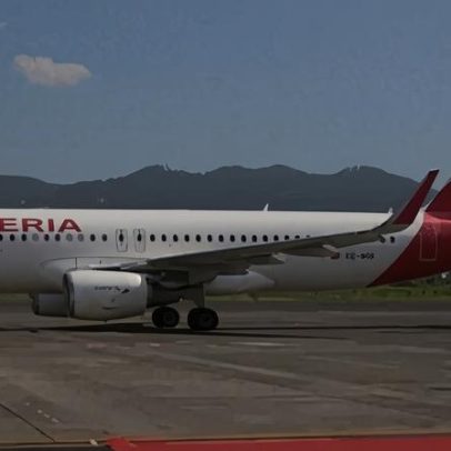 Papa abandona avião por avaria antes da descolagem