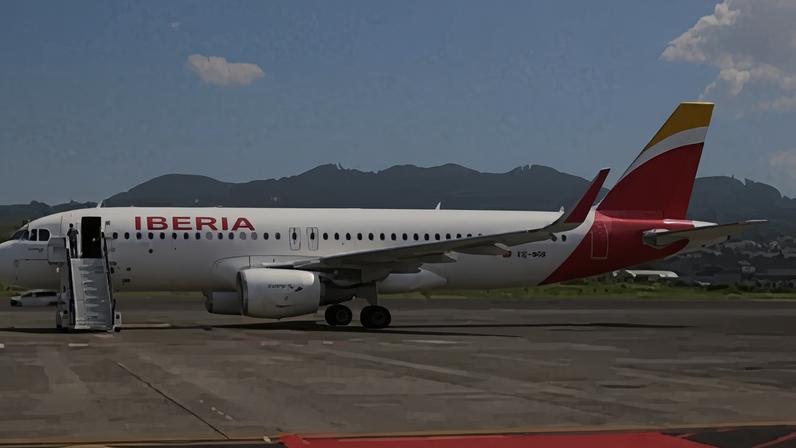 Incidência técnica no avião oficial obrigou esta sexta-feira o Papa Leão XIV a abandonar a aeronave em Tenerife