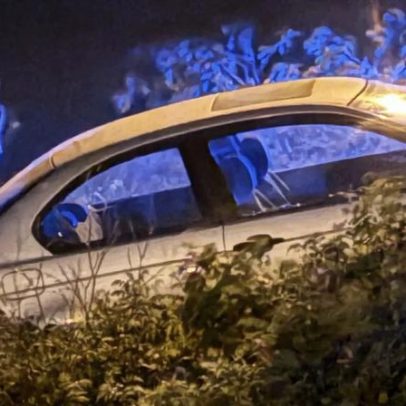 Carro despista-se em Cascais e fica em risco de queda de encosta