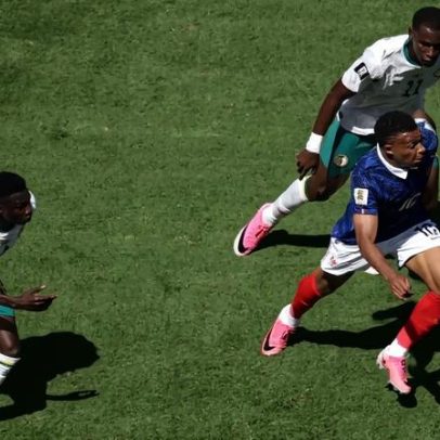 França vence Senegal com histórico bis de Mbappé