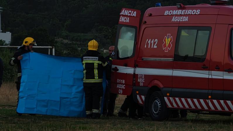 Mulher helitransportada ao hospital crítico após atropelamento por camião