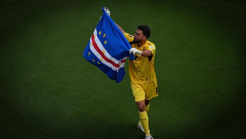 Guarda-redes cabo-verdiano Vozinha é fenómeno mundial
