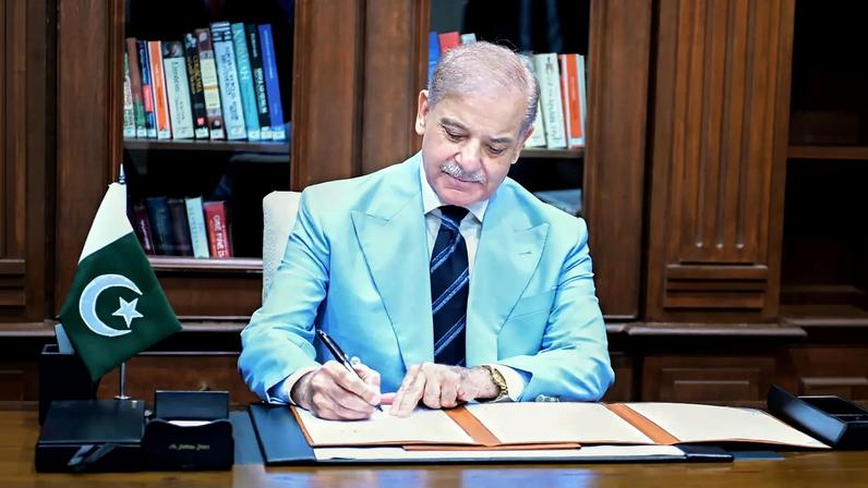Primeiro-ministro do Paquistão, Shehbaz Sharif, assina memorando para se tornar mediador entre Teerão e Washington