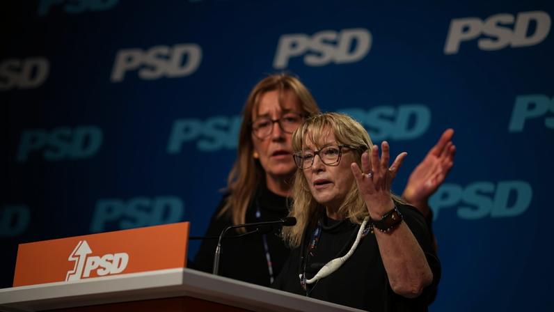 Ministra do Trabalho aplaudida de pé e confiante que Governo vai insistir na reforma laboral