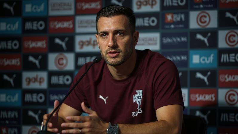 Diogo Dalot preferiu não especificar o alvo (ou os alvos) das suas críticas e já pensa em vencer o Uzbequistão na terça-feira