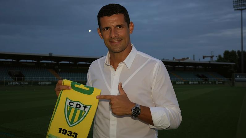 Ricardo Costa vai treinar o Tondela nas próximas duas épocas, até 30 de junho de 2028, anunciou esta segunda-feira a SAD do clube