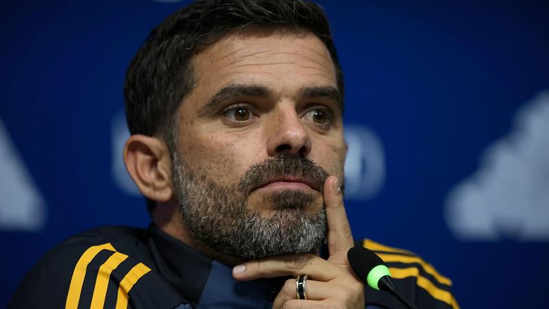 Treinador argentino Fernando Gago recebe alta após enfarte