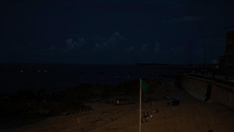 Arrancou, esta terça-feira, a demolição de estrutura de bar na Praia do Ourigo concluída em 20 dias