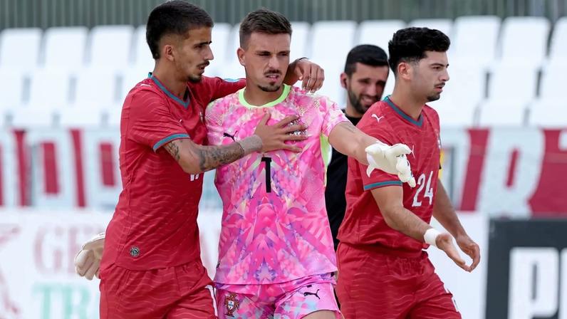 Portugal goleou esta terça-feira a Lituânia por 8-2 em jogo de preparação de futebol de praia