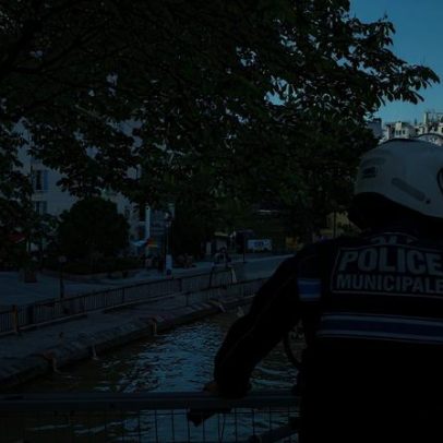 Criança de três anos morre presa em carro durante onda de calor em França