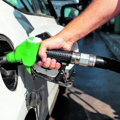 Postos de combustível mantêm preços estáveis apesar da baixa do petróleo