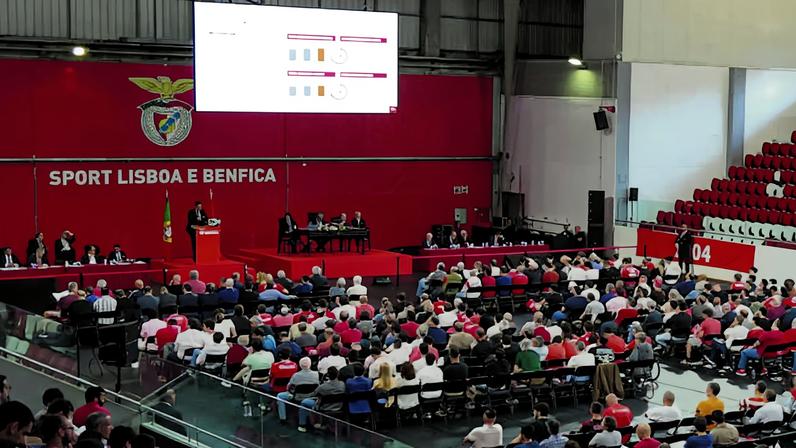Mais de 140 sócios do Benfica questionam em duas Assembleias Gerais hoje