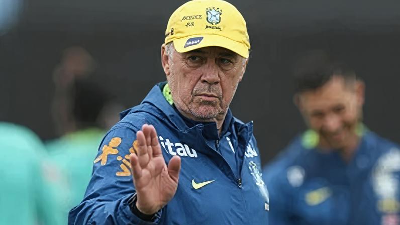 Valdo aponta um Brasil mais coeso com a chegada de Ancelotti: «É mais equipa, algo que não era antes»