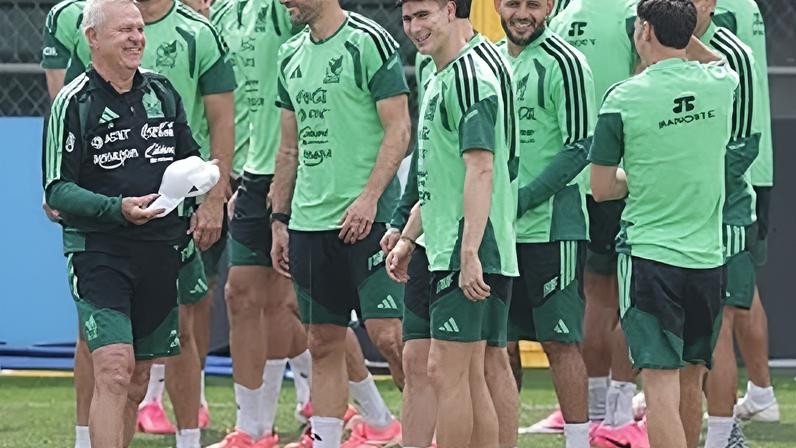 Javier Aguirre não subestima a África do Sul: «Não existem rivais pequenos»