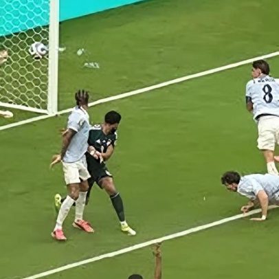 Al-Owais faz 9 defesas contra a armada uruguaia, mas não é o melhor
