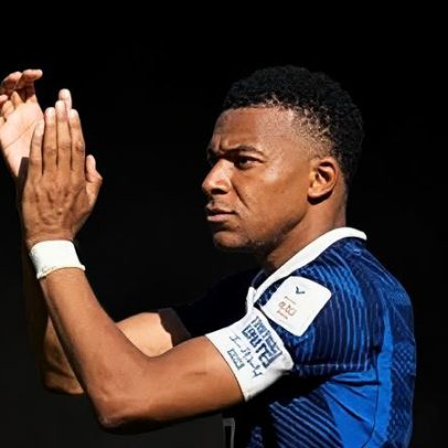Mbappé afirma que jogar para calar críticos exigiria jogar até aos 80