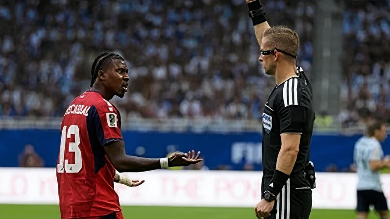 Lopes Cabral reage durante o empate entre Cabo Verde e Uruguai