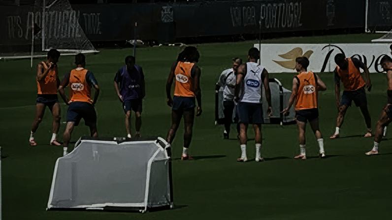 Transmissão em direto do treino de Portugal: oito jogadores ficam pelo ginásio