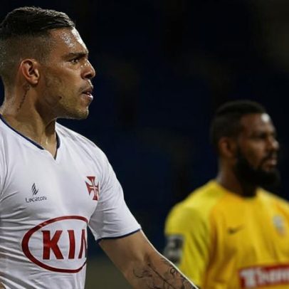Maurides é hipótese na mesa do Farense