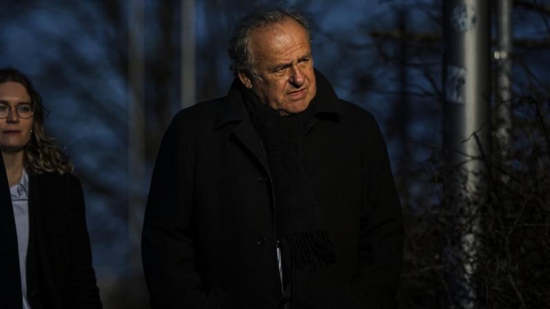 Platini processa Infantino por denúncia caluniosa e tráfico de influência
