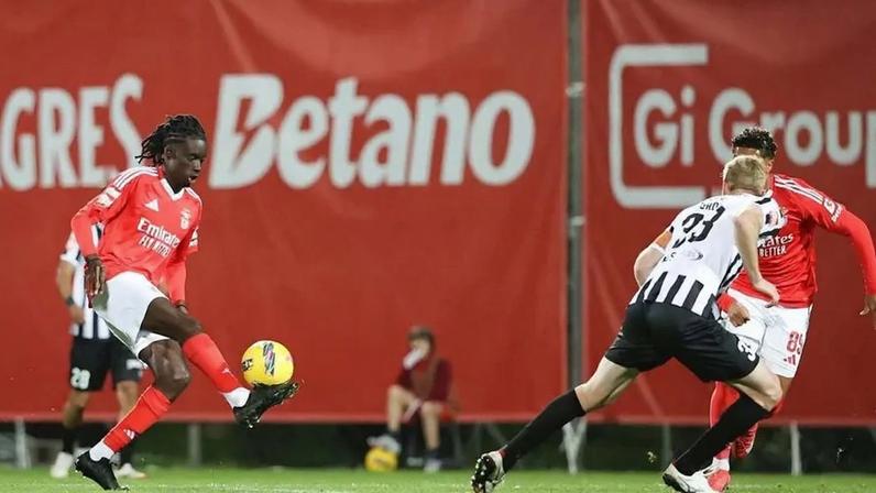 Beni Souza reforçou a Académica, emprestado pelo Benfica, e assina em definitivo pelo E. Amadora