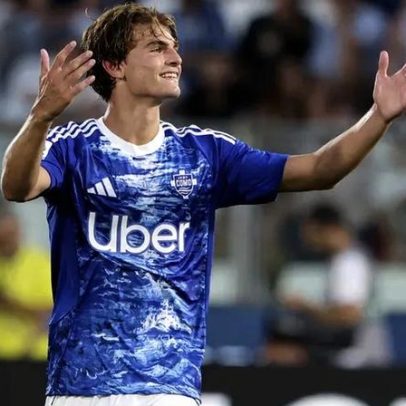 Nico Paz entre Real Madrid e Como: decisão ainda em aberto