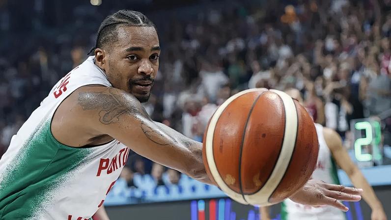 Travante Williams sai lesionado na derrota de Portugal frente à Suíça