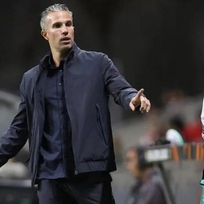 Van Persie deixa o comando técnico do Feyenoord ao fim de duas épocas