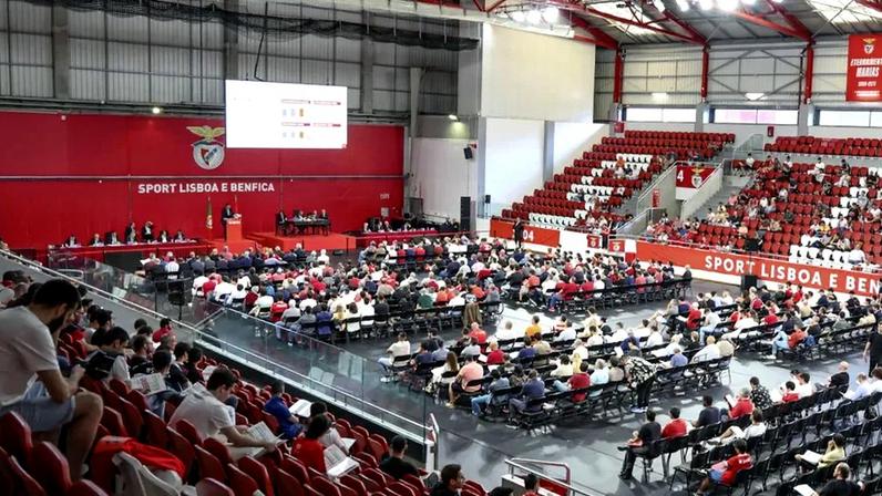 Sócios do Benfica podem apresentar perguntas antecipadas às AG de sábado