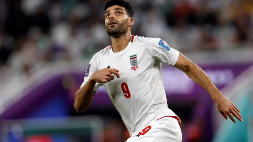 Taremi defende separar o futebol da política, dizendo que o desporto é respeito