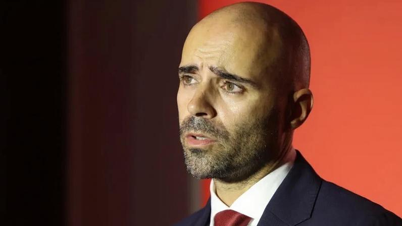 Manteigas questiona se central contratado pelo Benfica é Giménez ou Skriniar