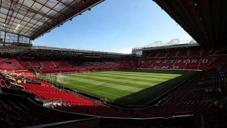 Old Trafford tem capacidade para 74.197 espectadores