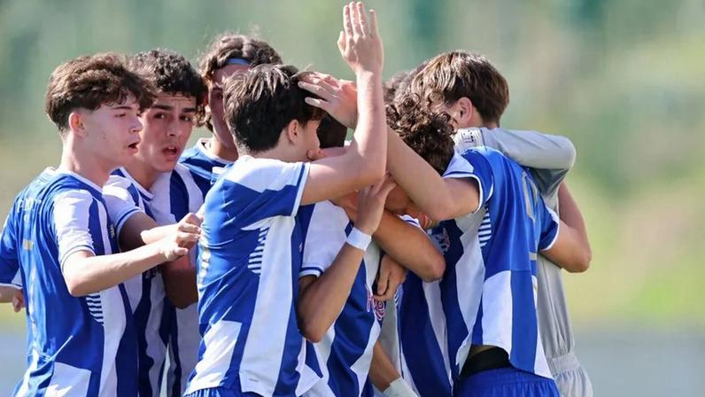 FC Porto vence campeonato nacional de iniciados e faz pleno na formação