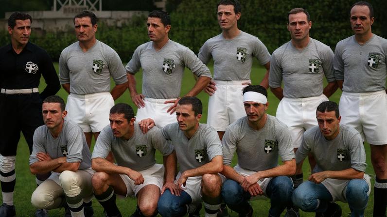 Jogadores da Itália posam para a foto antes da final do Mundial'1934 contra a Checoslováquia, em Roma
