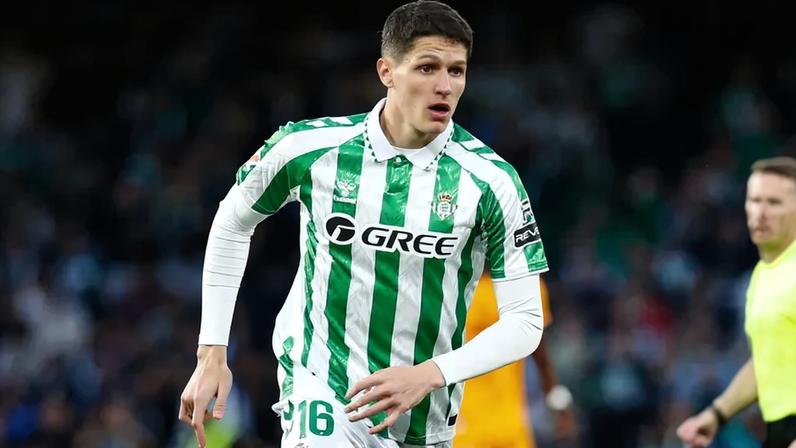 Sergi Altimira, médio do Betis, no radar do Sporting