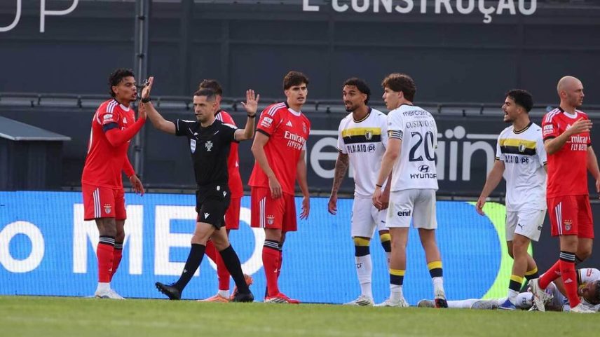 Benfica denuncia Gustavo Correia e acusa árbitro de mentir no relatório
