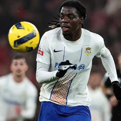 Nápoles junta-se ao Dortmund na corrida por Bastien Meupiyou