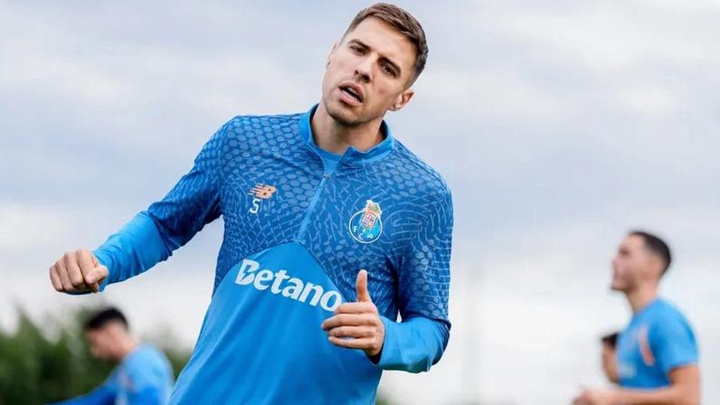 Bednarek evita questão sobre Lewandowski no FC Porto