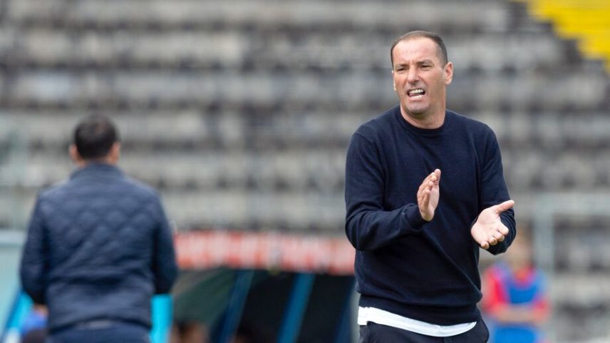 Santa Clara procura lateral esquerdo no mercado de reforços