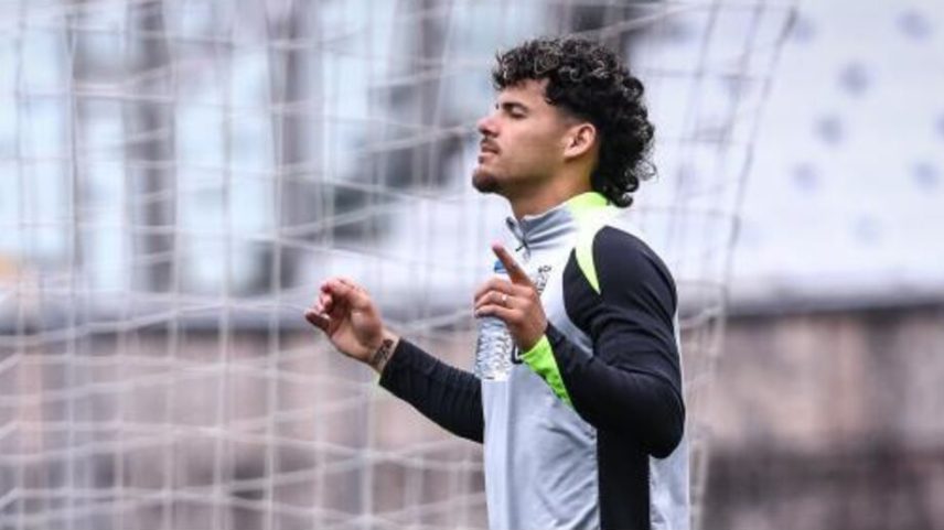 Futuro de Maxi Araújo em debate com Sporting e tubarões à espreita