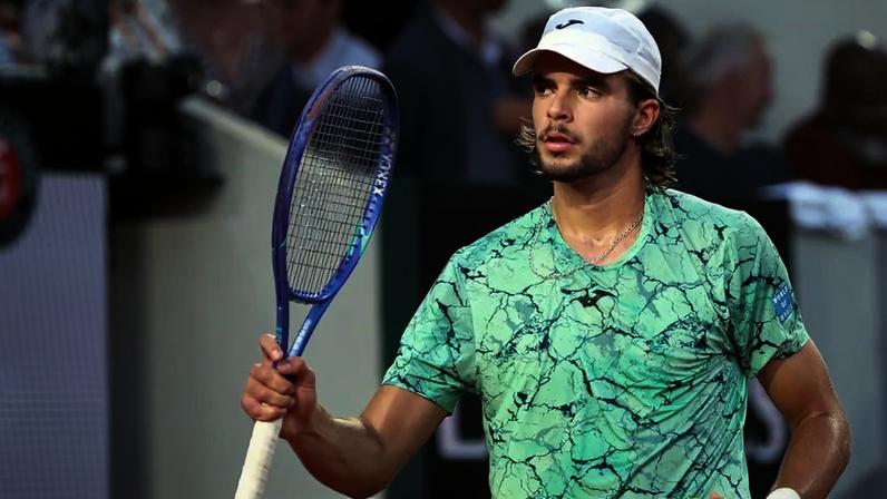 Jaime Faria regressa ao top-100 do ranking ATP