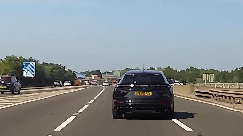 Imagens do acidente de Sterling mostram veículo atravessando para o lado oposto