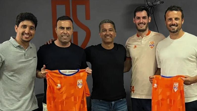 Miguel Ribeiro e André Vilas Boas regressam a Famalicão após viagem ao Brasil