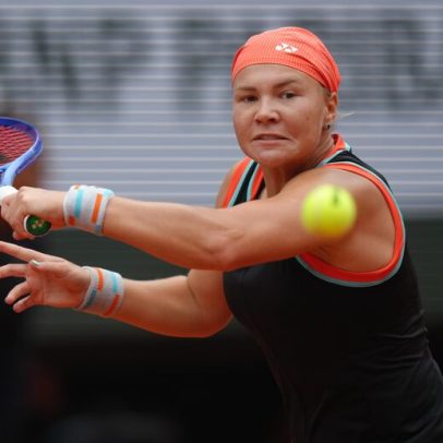 Shnaider vira jogo e elimina Sabalenka em Paris