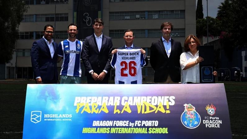 Miguel Layún apoia nova escola Dragon Force no México